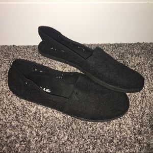 airwalk • black lace shoes